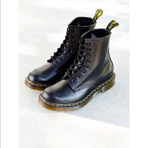 Dr. Marten’s 1460 smooth boot